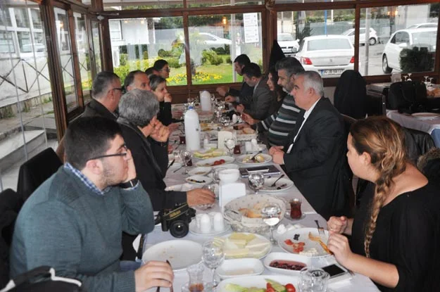 Beykoz Kaymakamı Ahmet Katırcı, ilçedeki yerel basın temsilcileriyle kahvaltılı bir