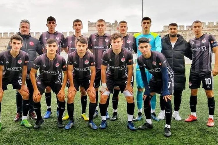 Geçmiş yıllarda Türkiye Şampiyonluğu sevinci de yaşayan Beykoz TFF Meral-Celal