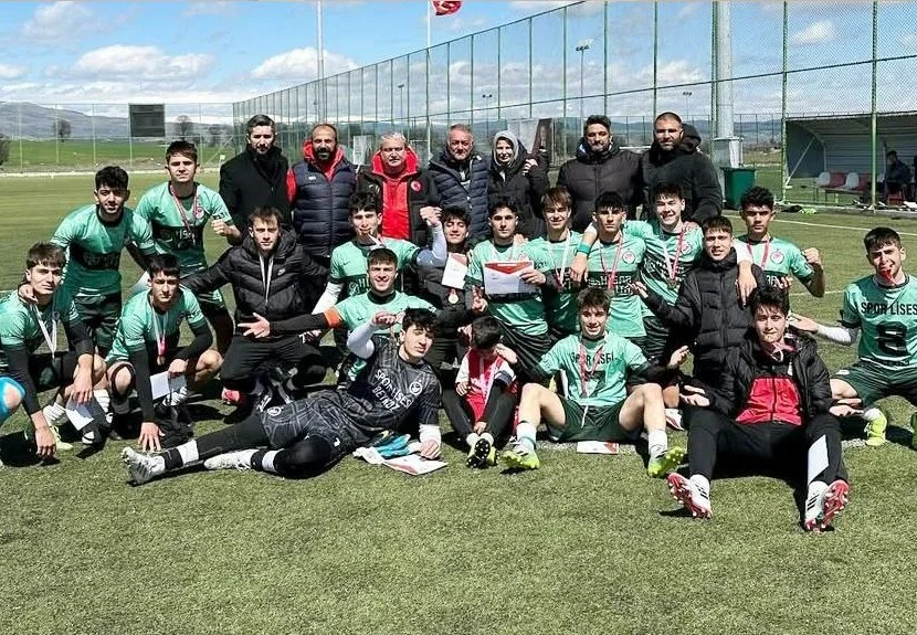 Uşak'ta gerçekleşen Türkiye Liselerarası Futbol Şampiyonası Yarı Final Grup maçları