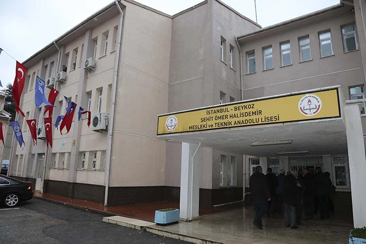 Beykoz'daki öğrenciler ve veliler, yeni liseye geçiş sisteminin açıklanmasının ardından