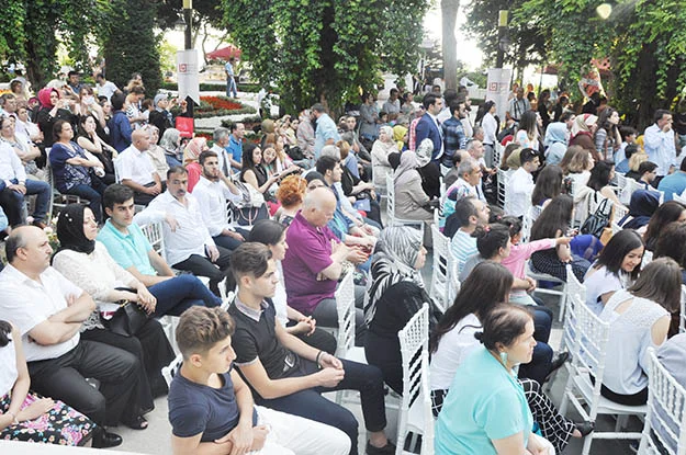 Beykoz'un ilk ve tek Lojistik Meslek Yüksekokulu'nda mezuniyet coşkusu yaşandı.