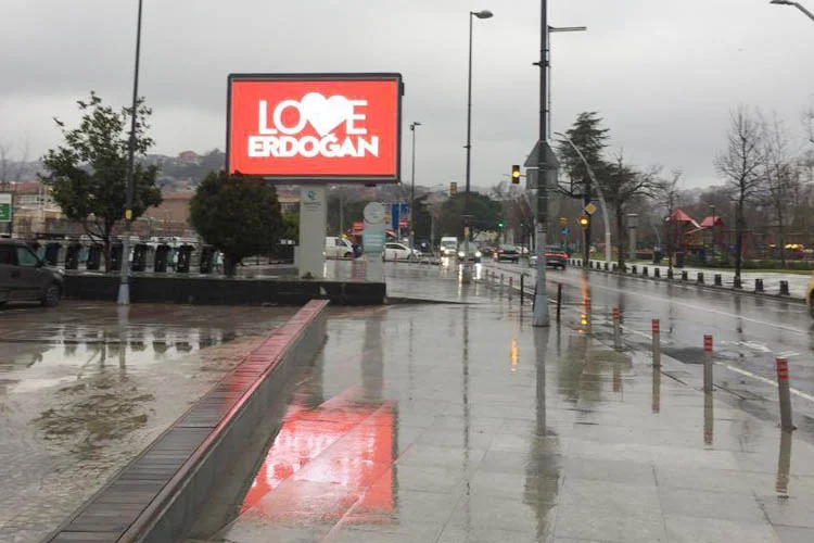 ABD'de de Stop Erdoğan reklamlarının ardından başlayan Love Erdoğan kampanyasına