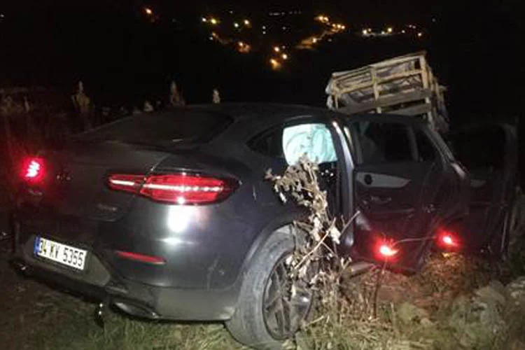 Beykoz Çavuşbaşında lük jeep sürücüsü aracıyla birlikte 10 metrelik uçurumdan