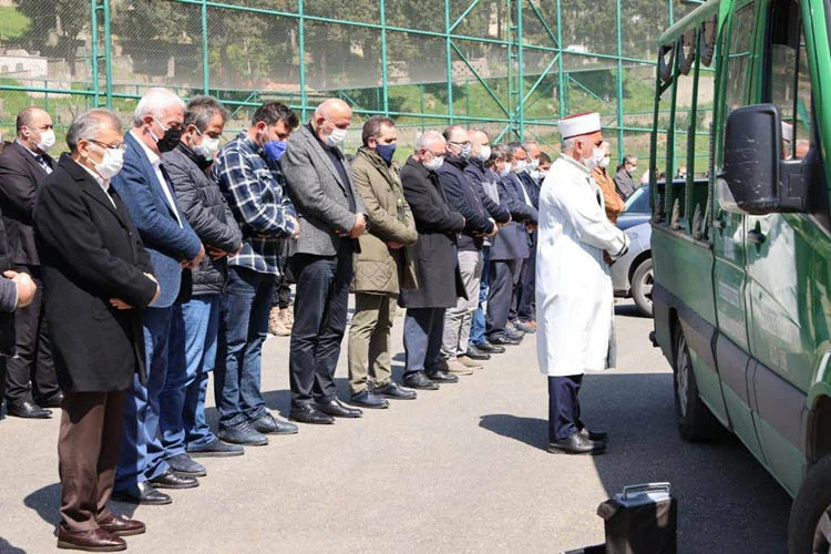 Kovid-19'a yenilen Beykoz Anadolu Kavağı Muhtarı Serdar Lüleburgaz, düzenlenen cenaze