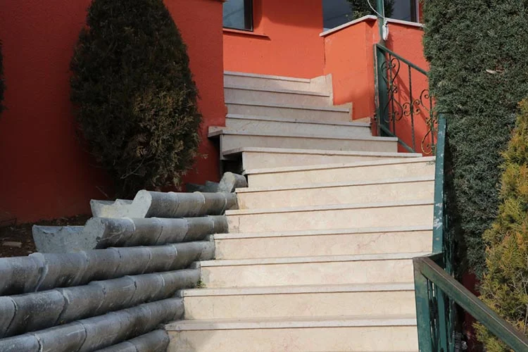 Beykoz Belediyesi, ilçedeki muhtarlık binalarını tadilata aldı. İlk etapta Zerzevatçı