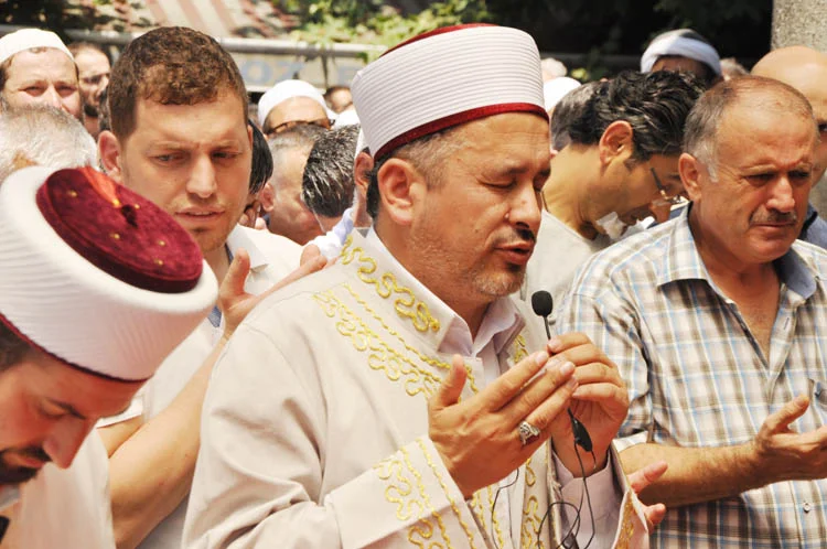 Türk Demokrasisi için mücadele ederken şehit düşen Murat Akdemir, gözyaşlarıyla