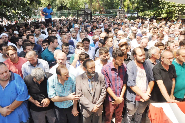 m akdemir cenaze 30 gMe8E2H3Q5