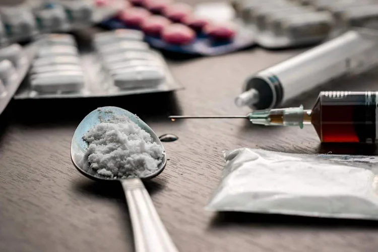 Beykoz Paşabahçe'de arkadaşlarıyla birlikte uyuşturucu madde kullanan İ.B. hayatını kaybetti.