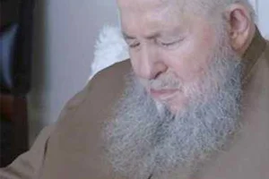 Nakşibendi tarikatının lideri olan Mahmud Ustaosmanoğlu Hocaefendi'nin Çavuşbaşı'ndaki dergahının kapıları