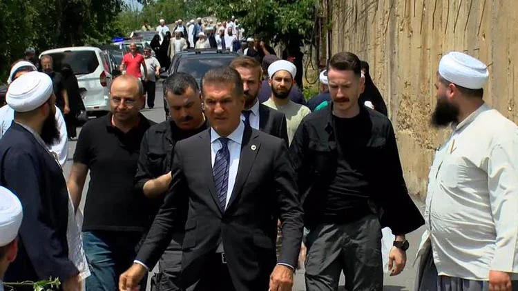 Beykoz'a Mahmut Efendi için gelenlerin ardı kesilmiyor 2 mahmutefendidb3 0iYDdjEp2N