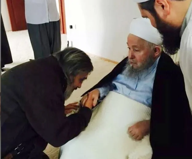 Salih Mirzabeyoğlu, İsmail Ağa Cemaati'nin manevi önderi Mahmut Ustaosmanoğlu'nu Beykoz'daki