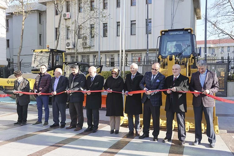 Beykoz Belediyesi'nin filosuna kattığı 4 yeni iş makinesi törenle hizmete