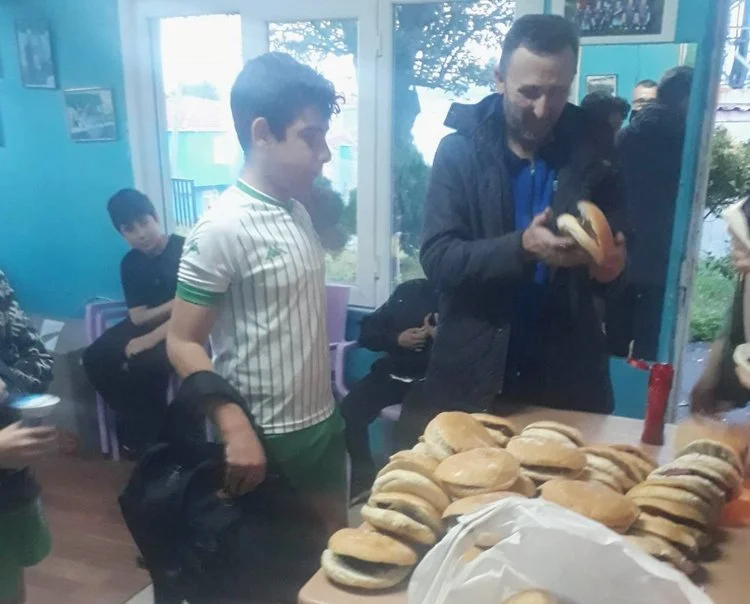 Recayi Çelik’ten Örnekköy sporcularına mangal ziyafeti 2 mangal ornekkoy 3 TP5s5fadNZ