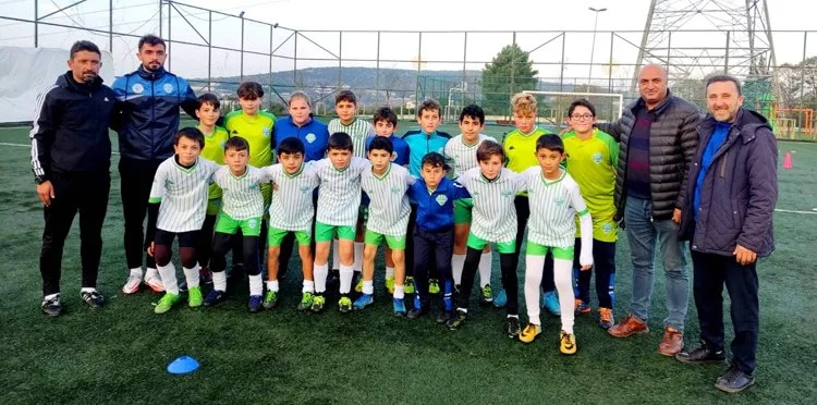 Recayi Çelik’ten Örnekköy sporcularına mangal ziyafeti 3 mangal ornekkoy