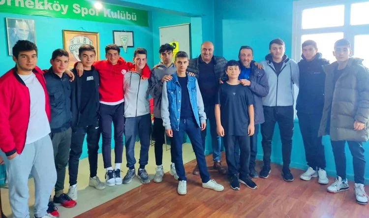 Recayi Çelik’ten Örnekköy sporcularına mangal ziyafeti 4 mangal ornekkoy 5 v1w67Lr9It