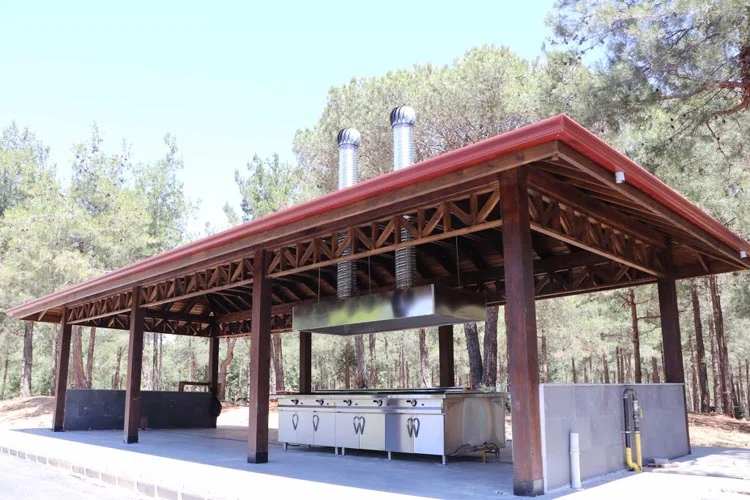 Beykoz’daki mesire yerleri vatandaşlara yangın riski taşımayan doğalgazlı mangal üniteleriyle