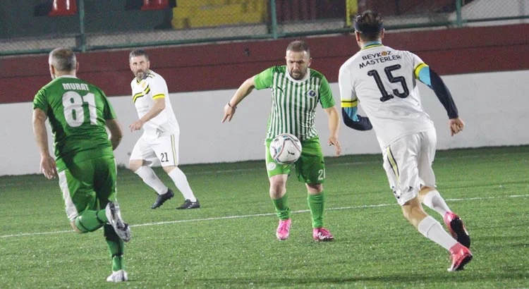 İstanbul Veteranlar Futbol Ligi 40 Yaş Kırmızı Gruba dahil maçta