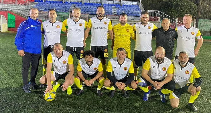 İstanbul Veteranlar Futbol Ligi B Grubu takımlarından Beykoz Masterler, yağmur