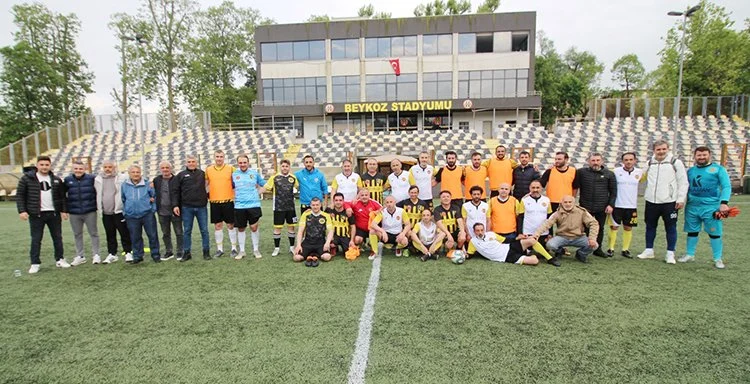 Masterler dostluk maçında Beykoz Stadını şenlendirdi 1 master hab L2cAUF1R D