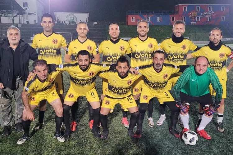 40 Yaş üzeri İstanbul Veteranlar Futbol Ligi, Kırmızı Grupta mücadele