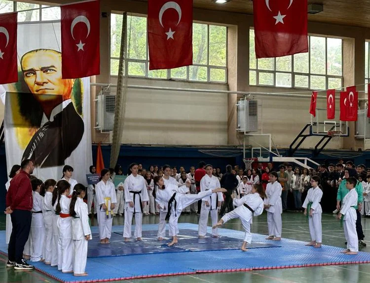 Beykoz'da 104. yılında Gençlik Bayramı kutlamaları 4