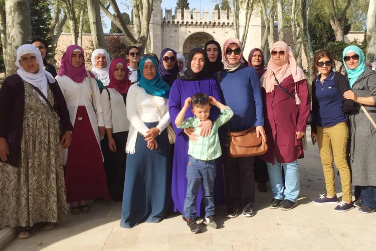 Mazıdağı Belediyesi, daha önce il dışına çıkmayan 28 vatandaşı Beykoz'a