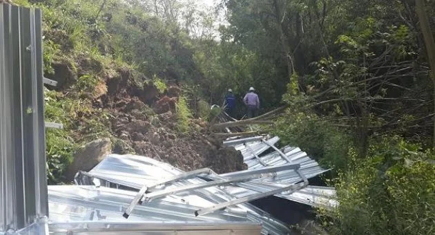 Beykoz'da gece yarısı toprak kayması 1