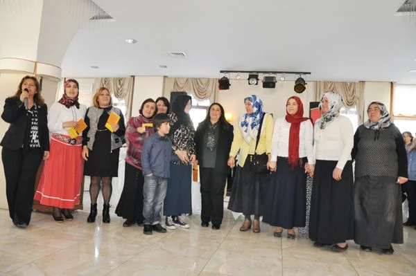 Beykoz Eğitime Destek Derneği (BEDES)’in Meşale Anneleri 2013 yılına elveda