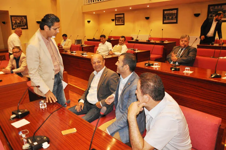 Saygı Duruşu ve İstiklal Marşı'yla açılan Beykoz Belediye Meclisi'nde AK