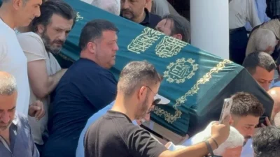 Beykoz’un tanınan ismi, tiyatro oyuncusu Mehmet Ali Tuncer Paşabahçe Camisi’nde