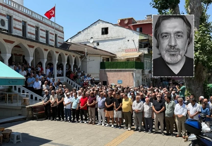 Beykoz’un tanınan ismi, tiyatro oyuncusu Mehmet Ali Tuncer Paşabahçe Camisi’nde