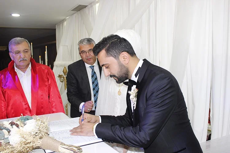 Beykoz Belediye Başkanı nikahı kıymak için şart koştu 5 melike masum 2019