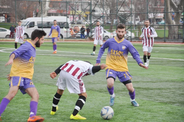 İstanbul Mesudiyespor, Ortaçeşme Stadı'nda ağırladığı Yeldeğirmenispor'u ilk yarıda ceza sahası