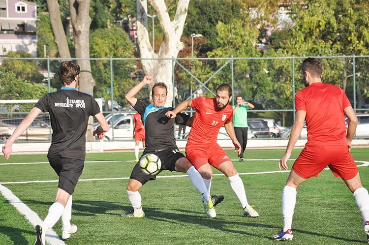 İstanbul  Süper Amatör Lig 10. Grup takımlarından Mesudiyespor ile