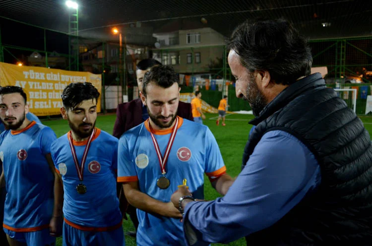 mesut ozil turnuvasinin sampiyonu cubuklu oldu 11 US0uHwBpzp