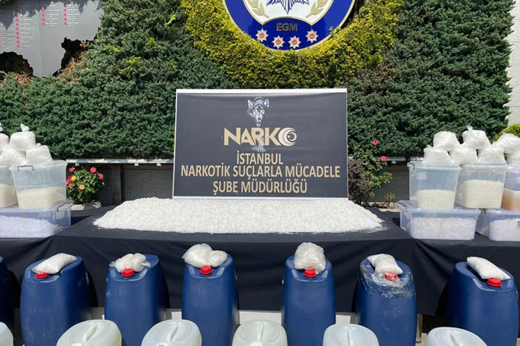 Operasyonlarda Beykoz'un uyuşturucu çoğaltım merkezi olarak kullanılan aramalarda 1 ton