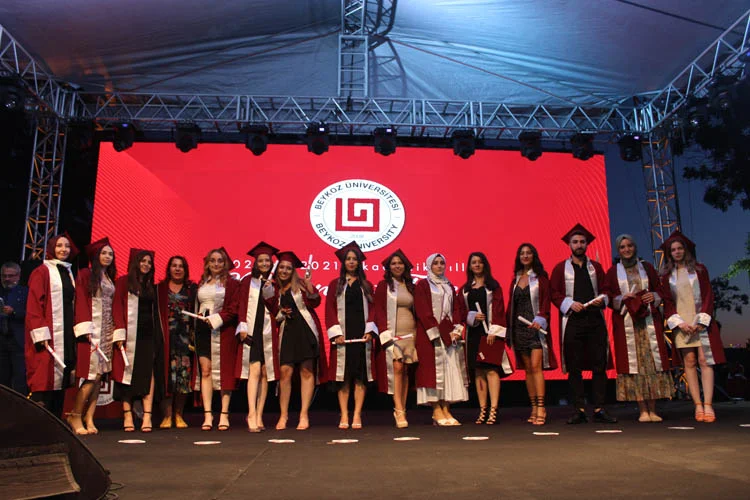 Beykoz Üniversitesi 2020-2021 mezunlarını uğurladı 1 mezu P1yzT52rd5