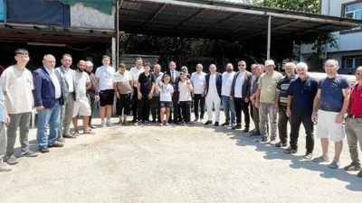 Milliyetçi Hareket Partisi (MHP) Beykoz İlçe Başkanı Emre Çömlekçi beraberinde