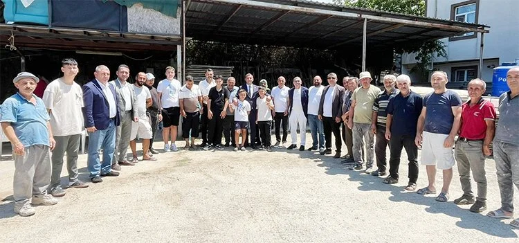 Milliyetçi Hareket Partisi (MHP) Beykoz İlçe Başkanı Emre Çömlekçi beraberinde