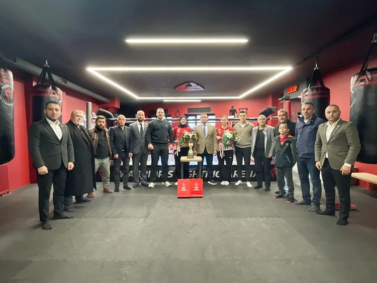 MHP Beykoz’dan milli sporculara tebrik ziyareti 2 mhp beykoz 1 y7U9GpGzBR