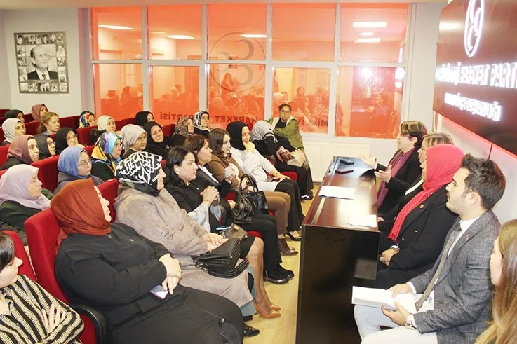 MHP Beykoz İlçe Başkanlığında gerçekleşen seminerde, kadına şiddetle mücadelenin fiziksel,