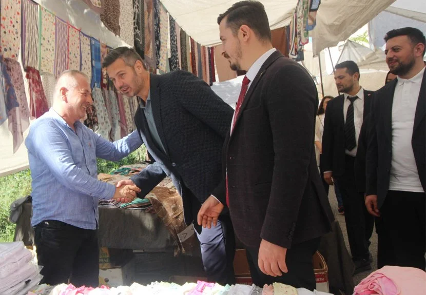 Cumhur İttifakı ortaklarından MHP Beykoz İlçe Yöneticileri Soğuksu Halk Pazarında