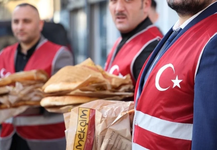 MHP Beykoz İlçe Başkanlığı ramazan yardımları ve alışveriş kartı dağıtımlarının