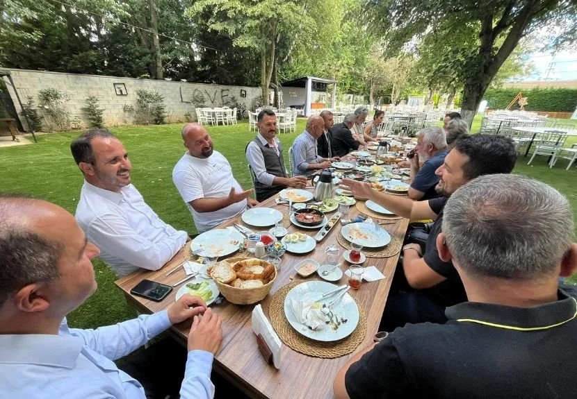 MHP Beykoz, ilçedeki yerel basın mensuplarıyla kahvaltıda buluşarak siyasetteki son