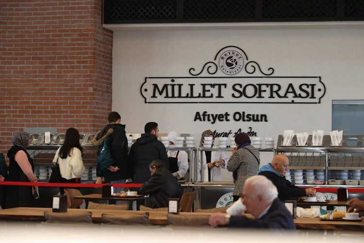 Beykoz Belediyesi tarafından vatandaşların hizmetine açılan Millet Sofrası, her gün