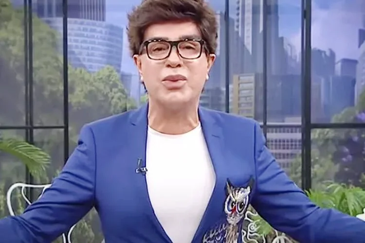 Sanatçı Yılmaz Morgül 'Engelli' vatandaşlara dağıtılması için bağışladığı tekerlekli sandalyeleri