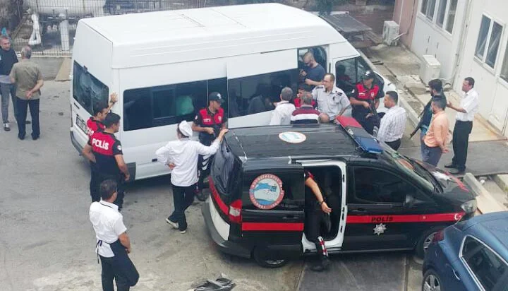 Yakalan Beykoz Su Altı Taarruz Komandoları linç girişimine karşı araç