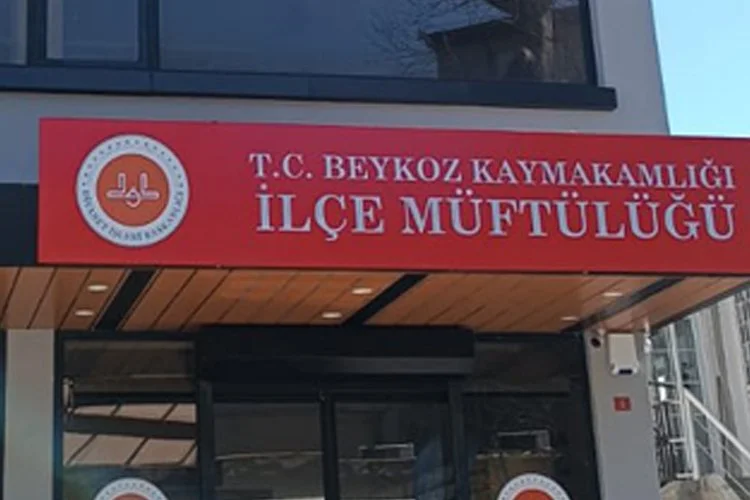 Beykoz Müftülüğü'nün tadilata alınan binasında T.C. tabelasının sökülmesi sonrası başlayan
