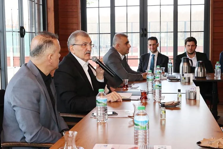 Beykoz Belediye Başkanı Murat Aydın Muhtarlarla durum değerlendirmesi yaptı.