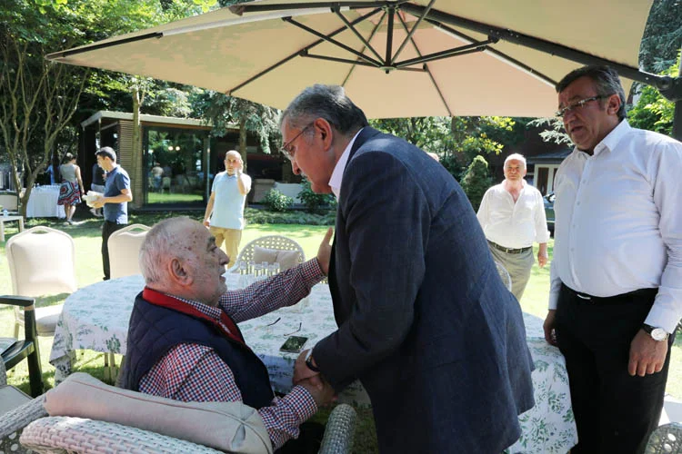 Beykoz Belediye Başkanı Murat Aydın, ablasını kaybeden iş insanı İsmet